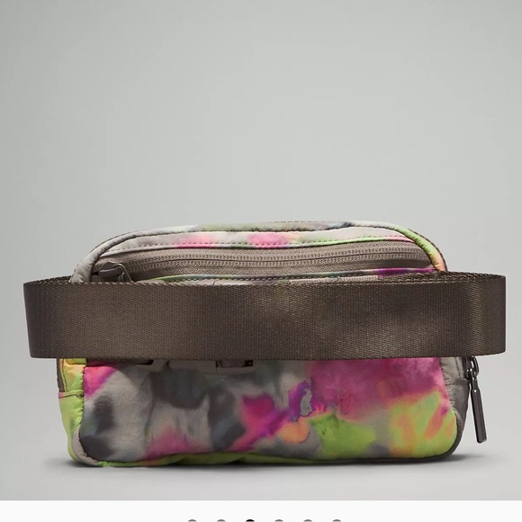 🔥LULULEMON EVERYWHERE BELT BAG 1L-HYPER DYE MULTI/ROVER PRINT🔥 - Picture 8 of 16